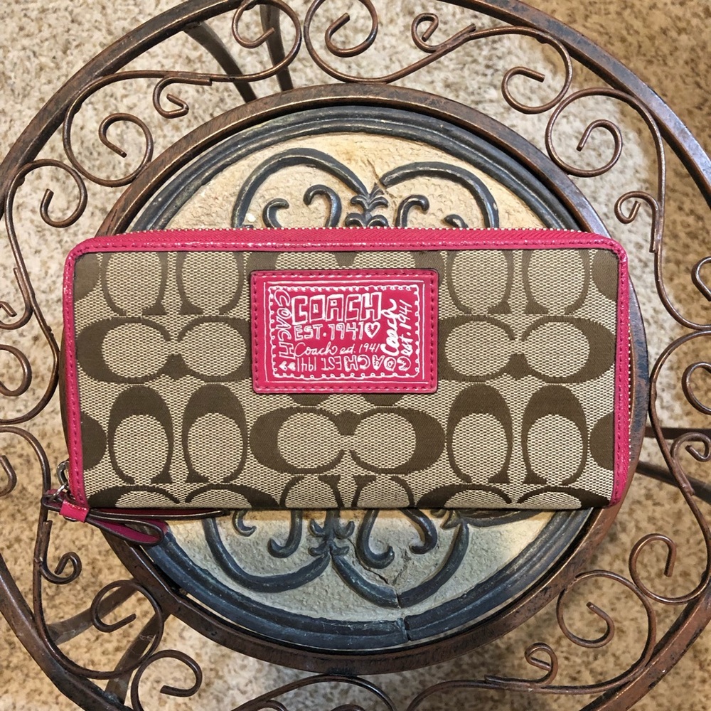 Like-new Coach wallet